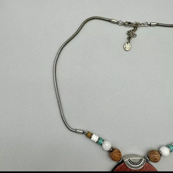 Necklace Southwest Turquoise Blue Beads Wood Pendant Silver Tone 18 Inch - Picture 5 of 8